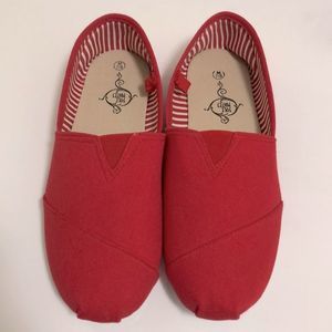 NWOT Red Skipper Ladies slip on shoes